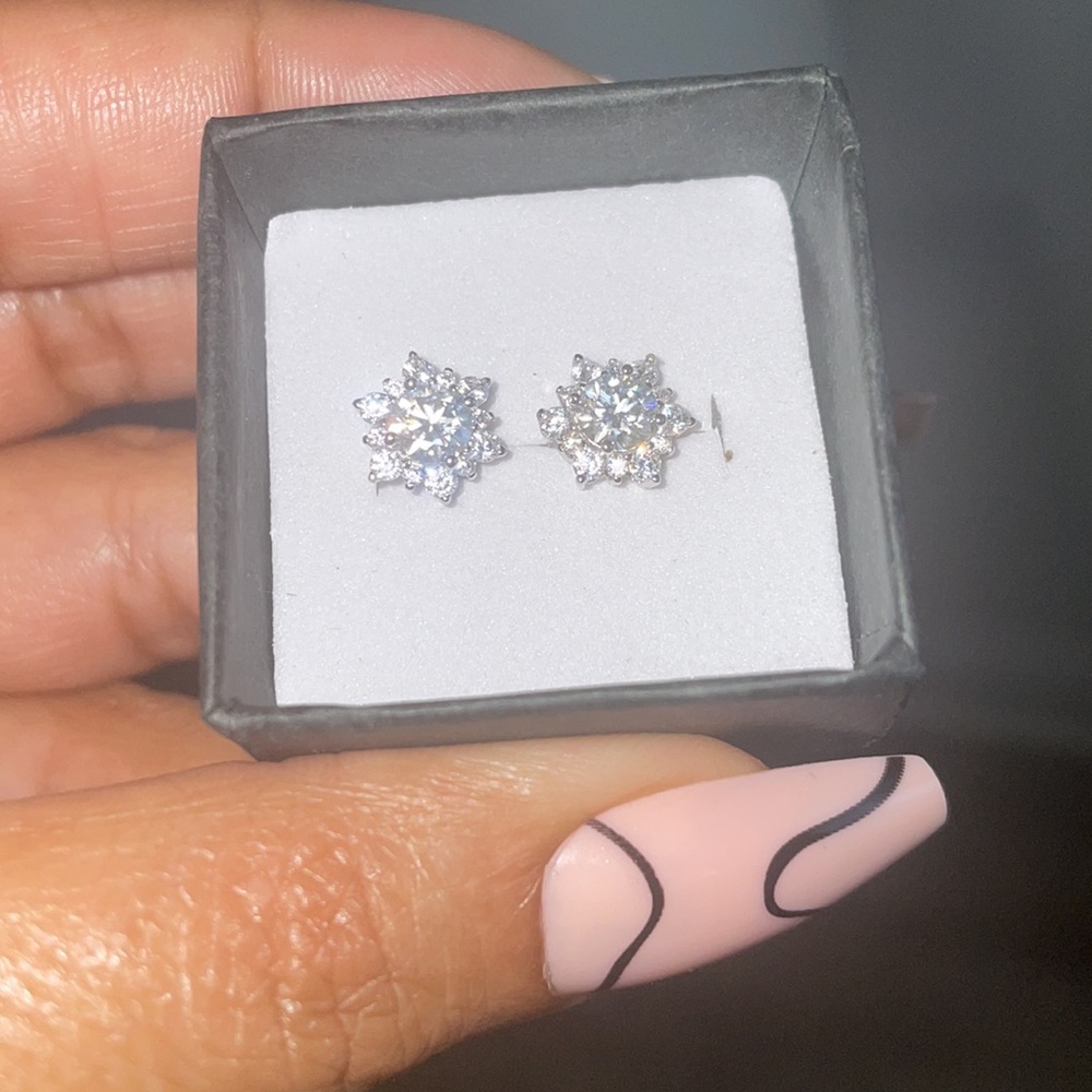 Retail $155 Sparkling 14k gold plated Silver aaa cubic zirconia Earrings - Picture 3 of 5